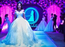 В Баку прошло красочное шоу "Семь красавиц" свадебных и вечерних платьев (ФОТО)