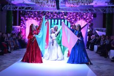В Баку прошло красочное шоу "Семь красавиц" свадебных и вечерних платьев (ФОТО)