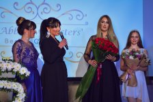 В Баку прошло красочное шоу "Семь красавиц" свадебных и вечерних платьев (ФОТО)