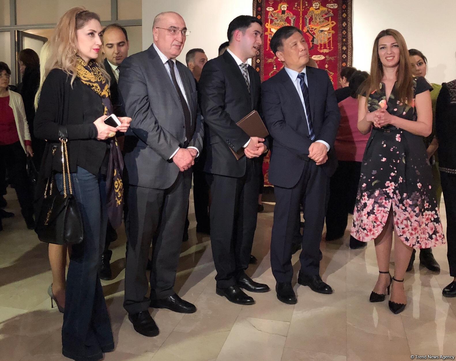 В Баку отметили Новый год по китайскому календарю ковровым искусством (ФОТО)