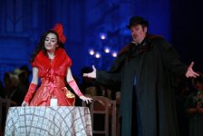 "Сцены из жизни богемы" в Баку (ФОТО)