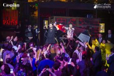 В Баку прошла вечеринка "Поднимаем руки вверх!" в стиле 90-х (ФОТО)