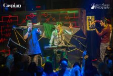 В Баку прошла вечеринка "Поднимаем руки вверх!" в стиле 90-х (ФОТО)