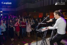 В Баку прошла вечеринка "Поднимаем руки вверх!" в стиле 90-х (ФОТО)