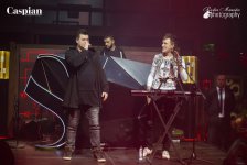 В Баку прошла вечеринка "Поднимаем руки вверх!" в стиле 90-х (ФОТО)