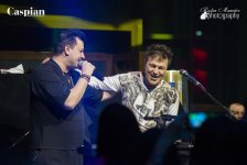 В Баку прошла вечеринка "Поднимаем руки вверх!" в стиле 90-х (ФОТО)