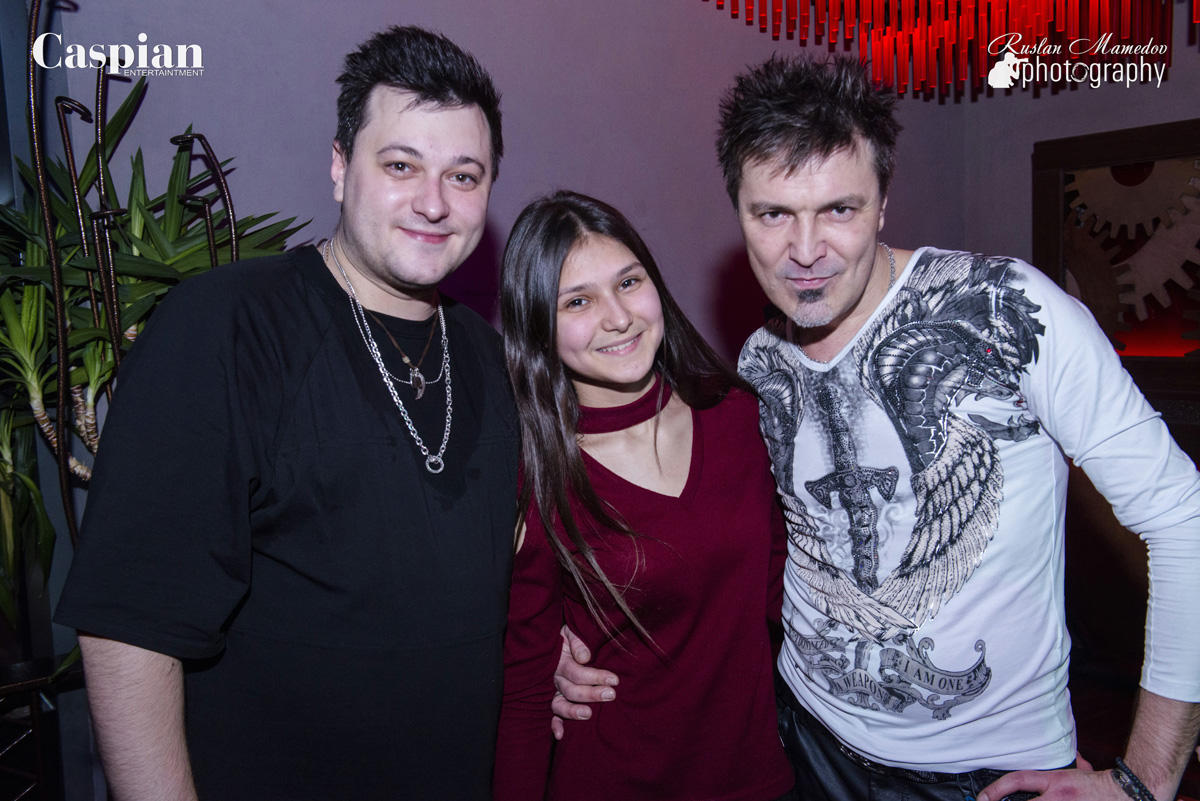 В Баку прошла вечеринка "Поднимаем руки вверх!" в стиле 90-х (ФОТО)