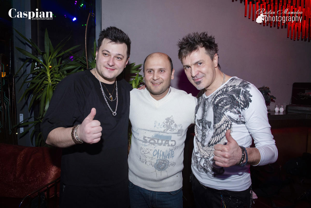 В Баку прошла вечеринка "Поднимаем руки вверх!" в стиле 90-х (ФОТО)