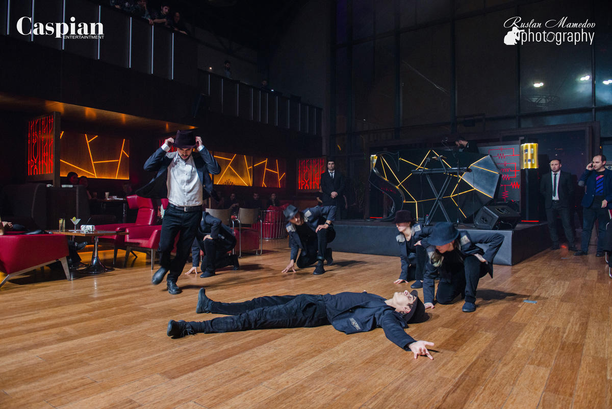 В Баку прошла вечеринка "Поднимаем руки вверх!" в стиле 90-х (ФОТО)