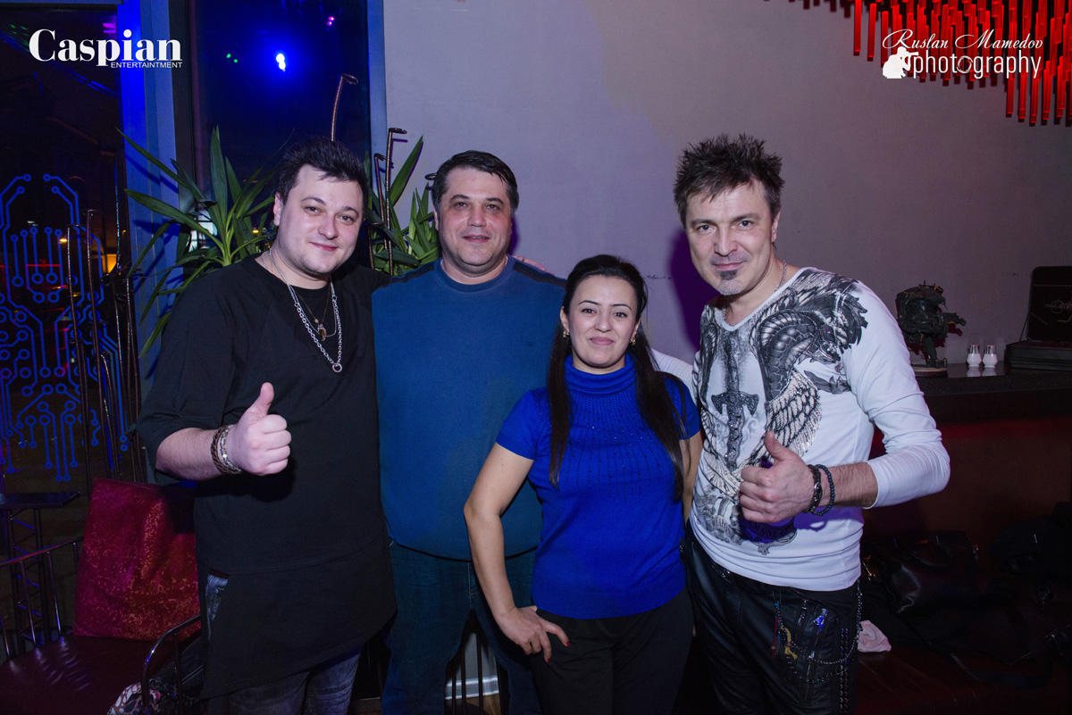 В Баку прошла вечеринка "Поднимаем руки вверх!" в стиле 90-х (ФОТО)