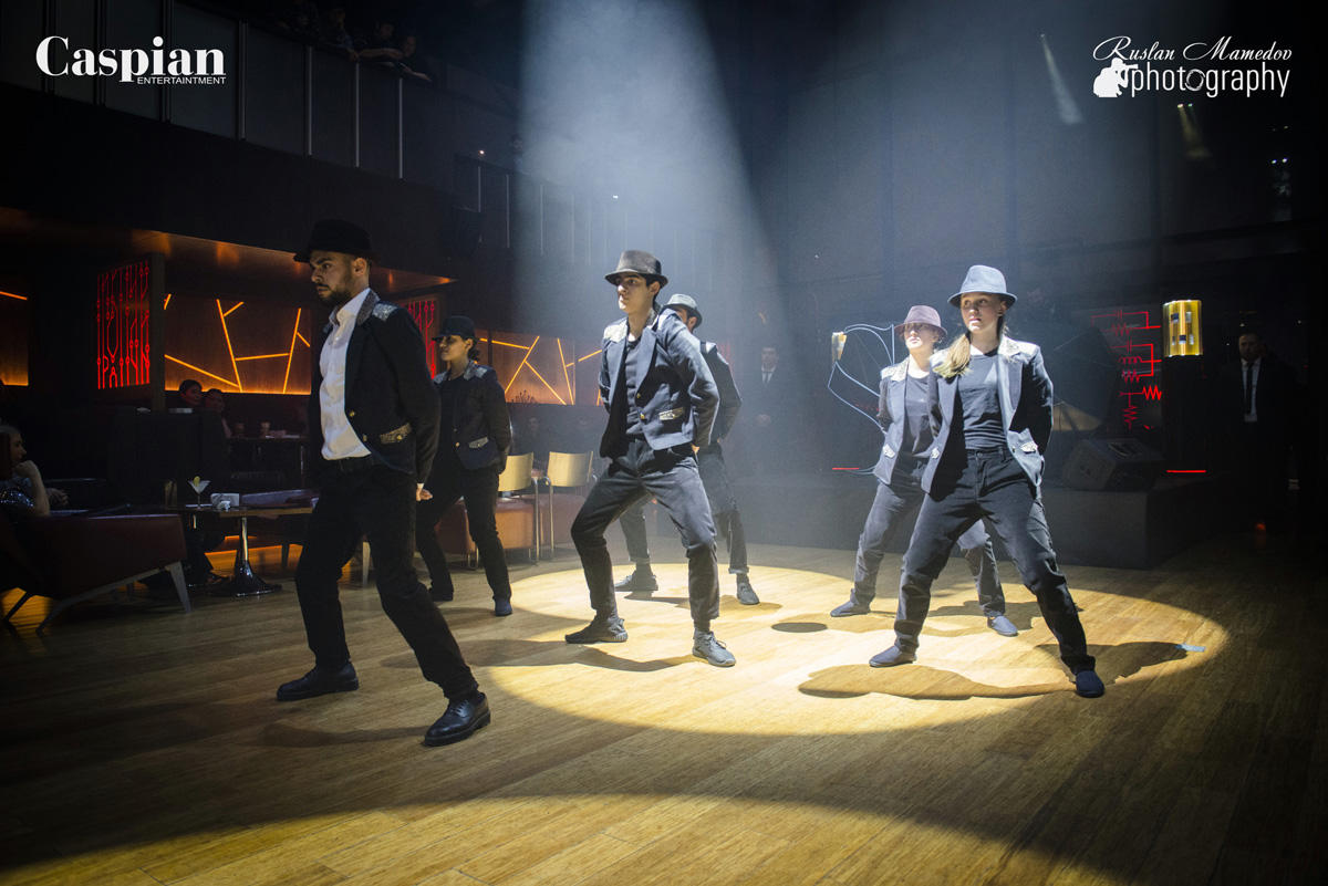 В Баку прошла вечеринка "Поднимаем руки вверх!" в стиле 90-х (ФОТО)