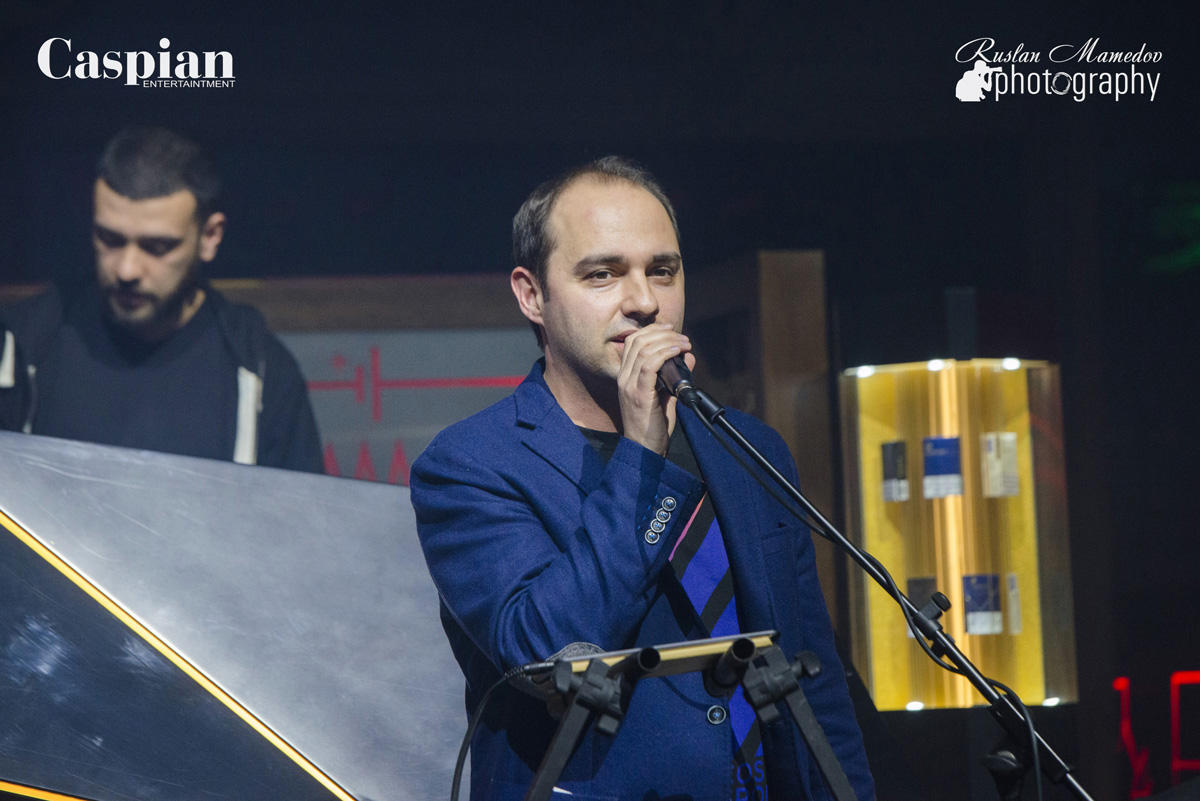 В Баку прошла вечеринка "Поднимаем руки вверх!" в стиле 90-х (ФОТО)