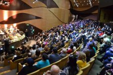 Лала Мамедова выступила против суеверий и отметила 40-летие потрясающим концертом "Женщина, которая поет" (ФОТО)