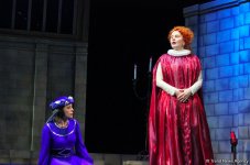 Наталья Шаровская стала королевой Елизаветой  - красочная премьера под дождем (ФОТО)