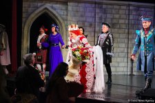 Наталья Шаровская стала королевой Елизаветой  - красочная премьера под дождем (ФОТО)