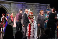 Наталья Шаровская стала королевой Елизаветой  - красочная премьера под дождем (ФОТО)