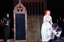 Наталья Шаровская стала королевой Елизаветой  - красочная премьера под дождем (ФОТО)