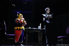 Наталья Шаровская стала королевой Елизаветой  - красочная премьера под дождем (ФОТО)