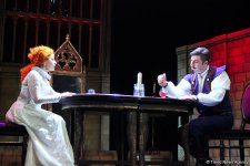 Наталья Шаровская стала королевой Елизаветой  - красочная премьера под дождем (ФОТО)