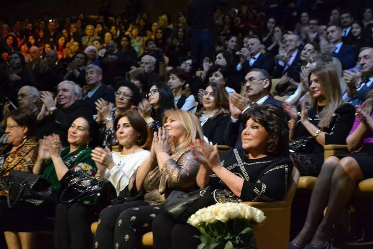 Лала Мамедова выступила против суеверий и отметила 40-летие потрясающим концертом "Женщина, которая поет" (ФОТО)