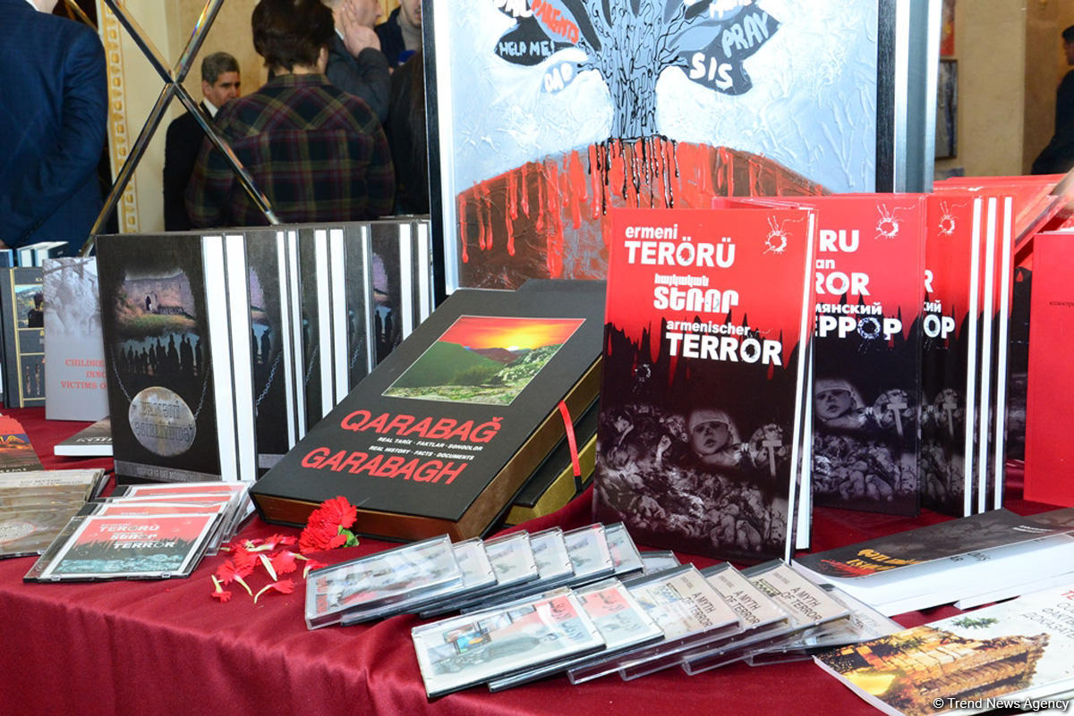 В Баку состоялись выставка и литературно-художественное мероприятие "Голос Карабаха" (ФОТО)