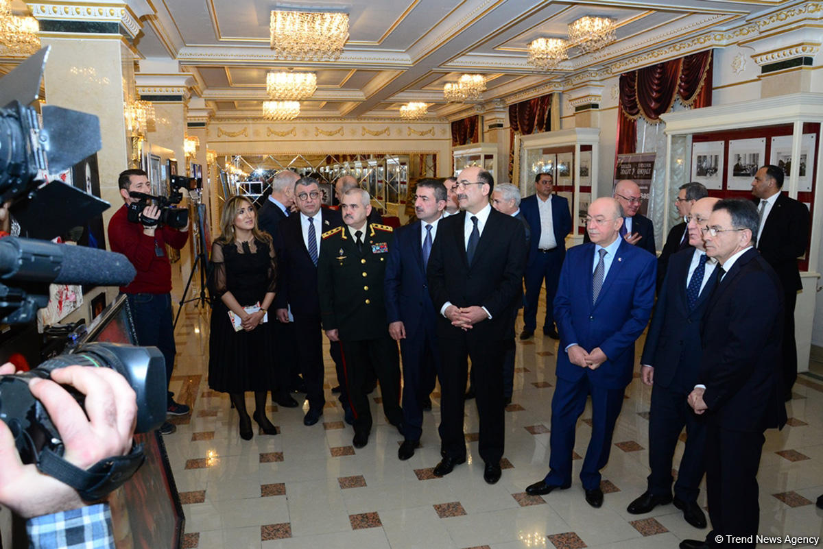 В Баку состоялись выставка и литературно-художественное мероприятие "Голос Карабаха" (ФОТО)