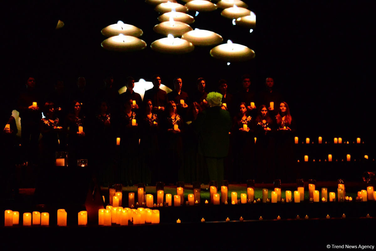 В Баку состоялись выставка и литературно-художественное мероприятие "Голос Карабаха" (ФОТО)