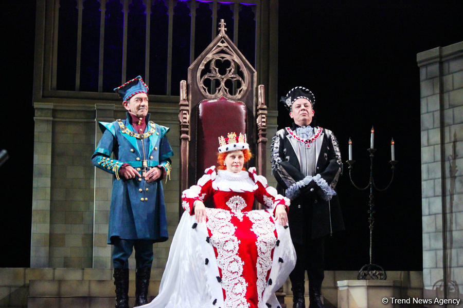 Русдрама имени Самеда Вургуна - 98 знаков качества (ФОТО)