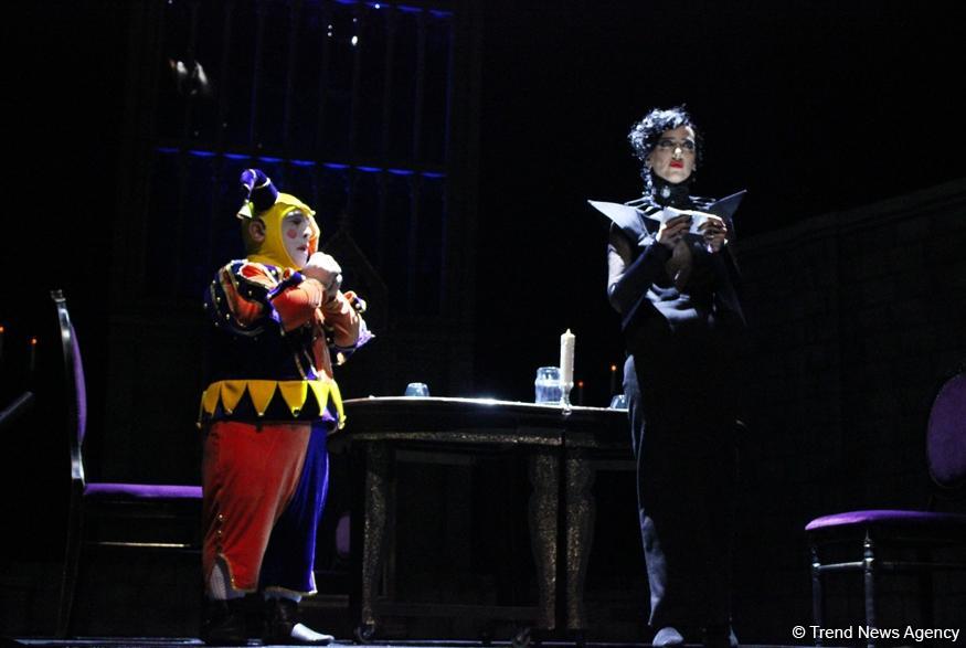 Наталья Шаровская стала королевой Елизаветой  - красочная премьера под дождем (ФОТО)