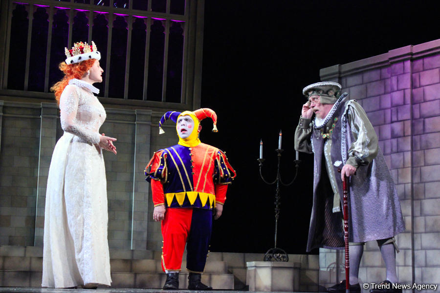 Русдрама имени Самеда Вургуна - 98 знаков качества (ФОТО)