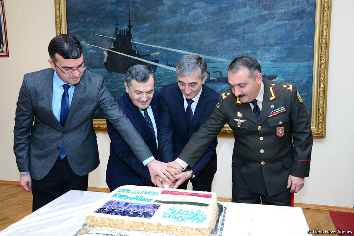 В Азербайджане отметили 25-ю годовщину создания ВС Таджикистана (ФОТО)