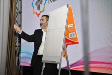 В Баку показали как управлять жизнью и временем (ФОТО)