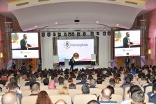 В Баку показали как управлять жизнью и временем (ФОТО)