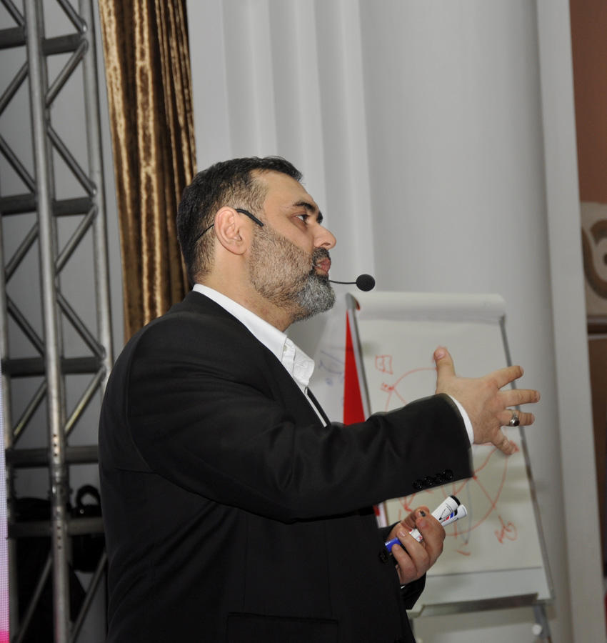 В Баку показали как управлять жизнью и временем (ФОТО)