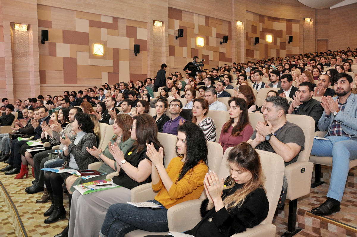 В Баку показали как управлять жизнью и временем (ФОТО)
