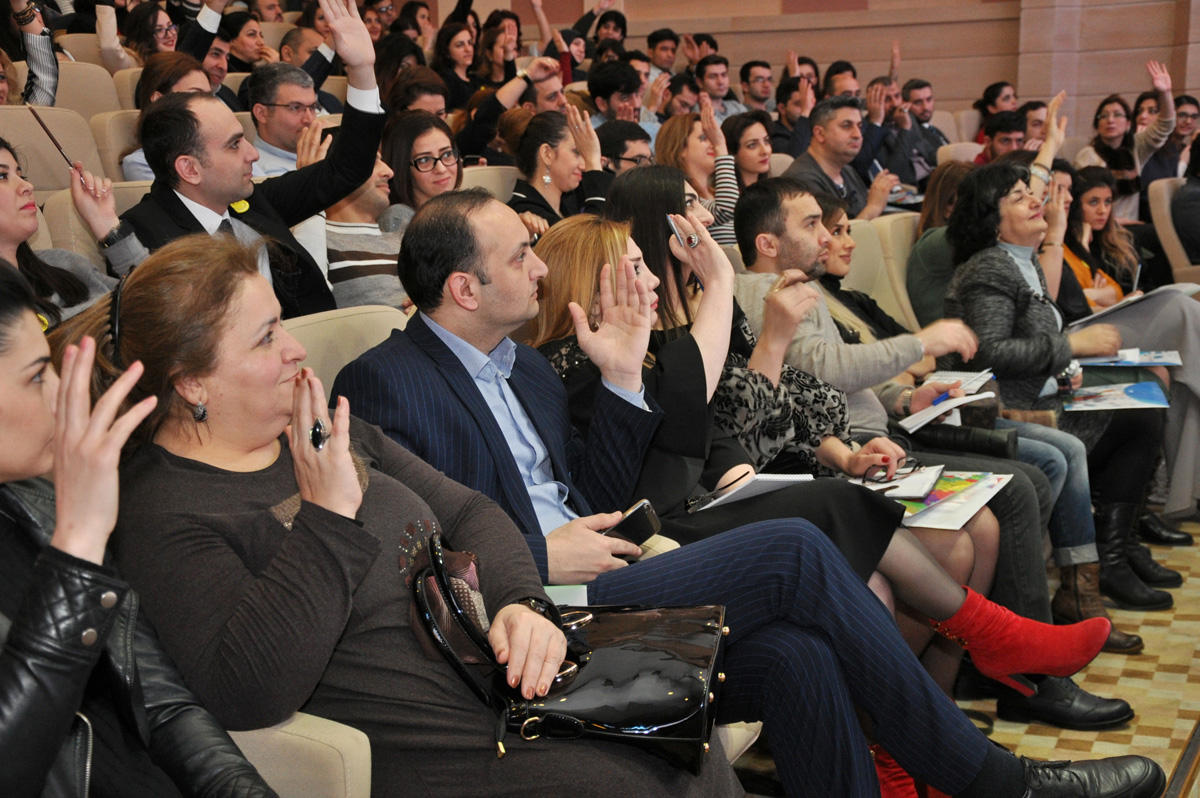 В Баку показали как управлять жизнью и временем (ФОТО)