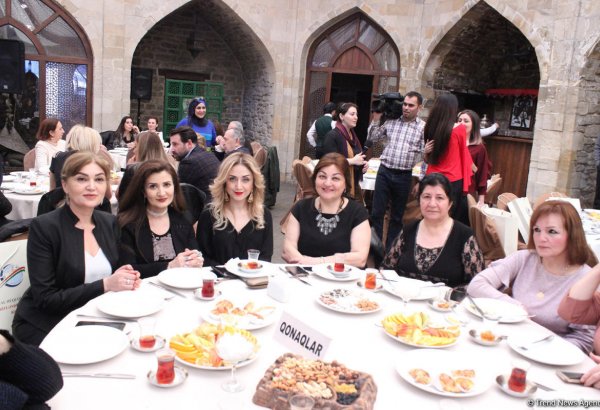 Азербайджанские женщины отмечают 8 марта (ФОТО)