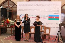 Азербайджанские женщины отмечают 8 марта (ФОТО)