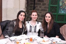 Азербайджанские женщины отмечают 8 марта (ФОТО)