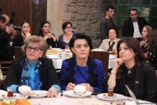 Азербайджанские женщины отмечают 8 марта (ФОТО)