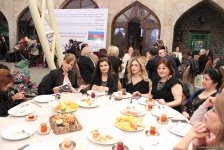 Азербайджанские женщины отмечают 8 марта (ФОТО)