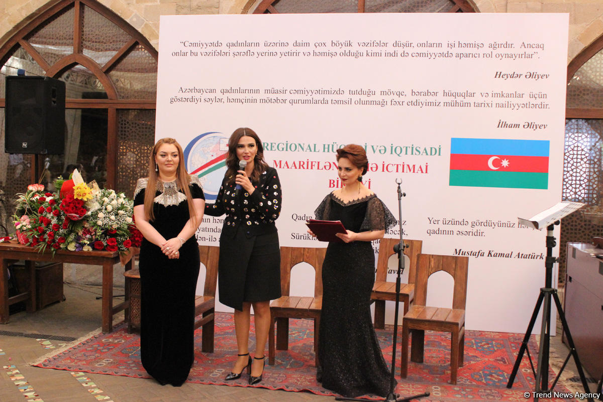 Азербайджанские женщины отмечают 8 марта (ФОТО)