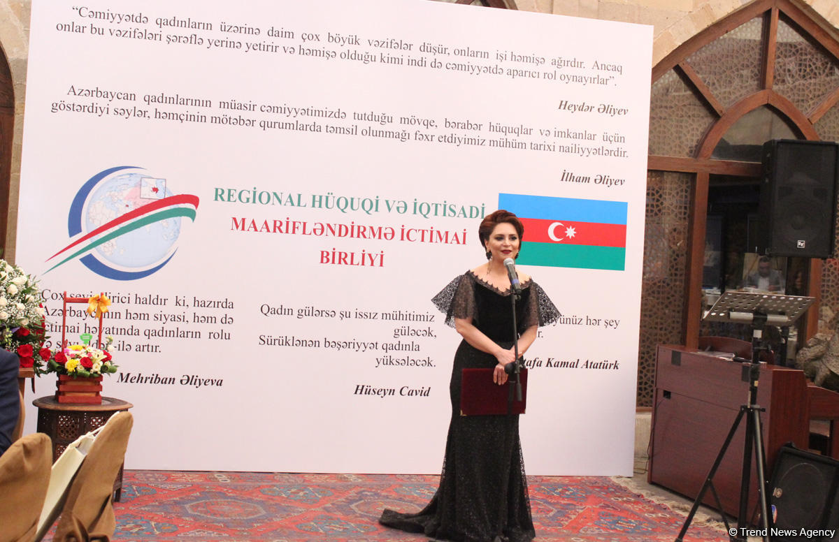 Азербайджанские женщины отмечают 8 марта (ФОТО)