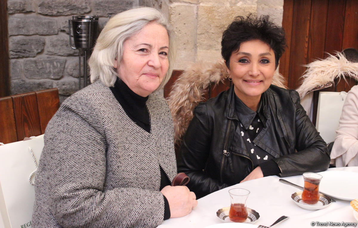 Азербайджанские женщины отмечают 8 марта (ФОТО)