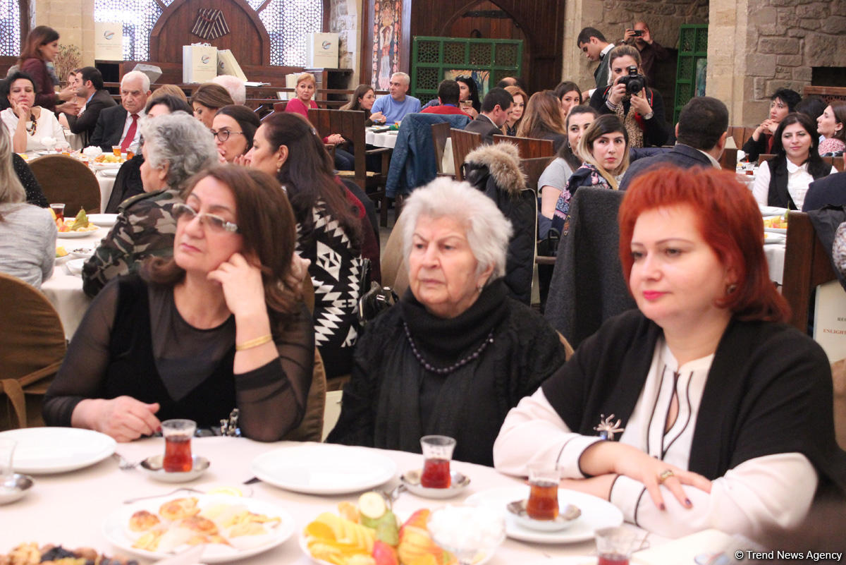 Азербайджанские женщины отмечают 8 марта (ФОТО)