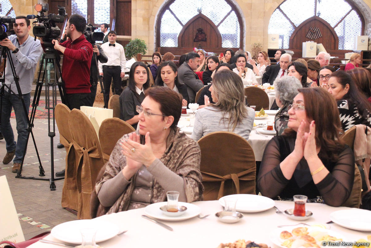 Азербайджанские женщины отмечают 8 марта (ФОТО)