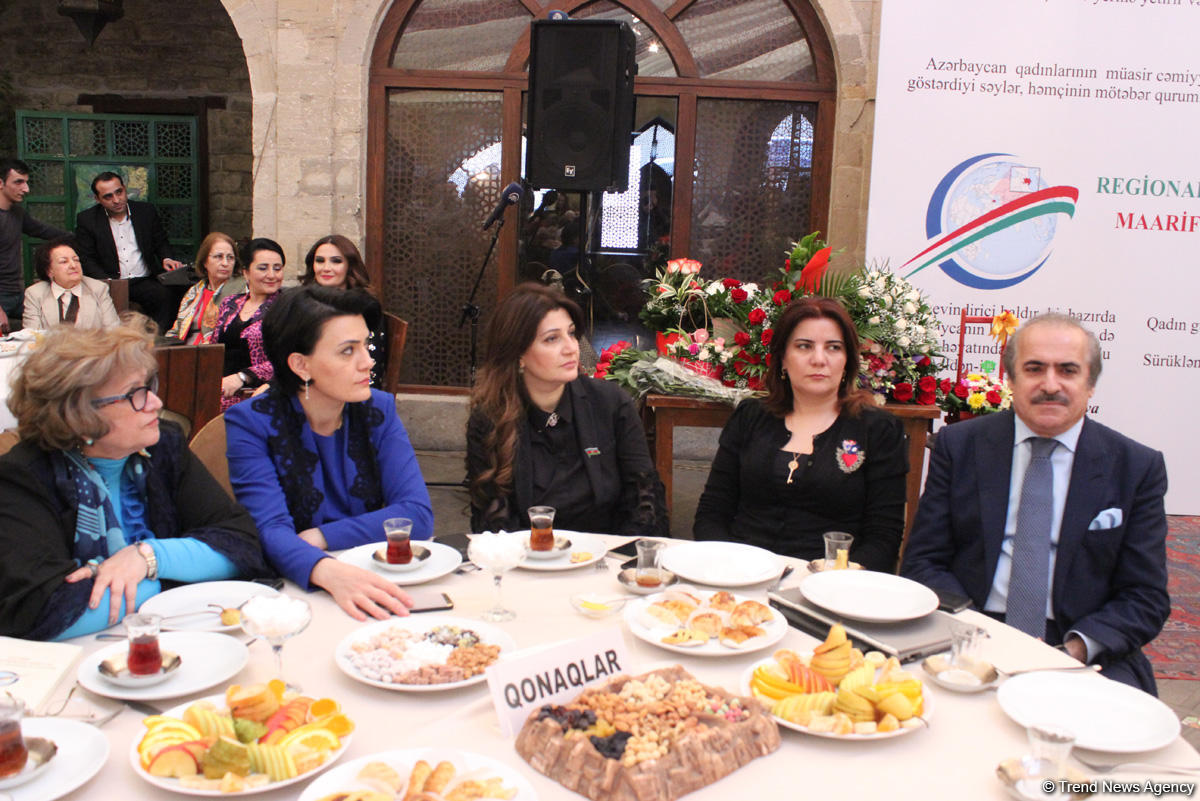 Азербайджанские женщины отмечают 8 марта (ФОТО)