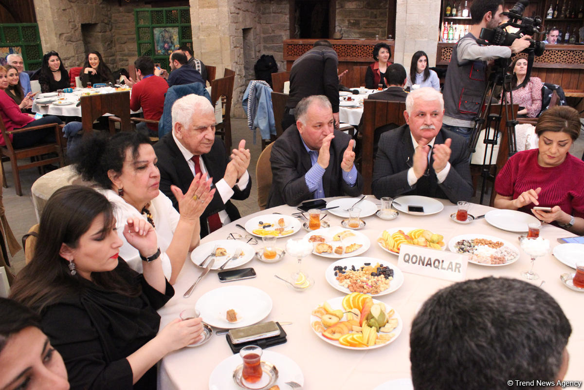 Азербайджанские женщины отмечают 8 марта (ФОТО)