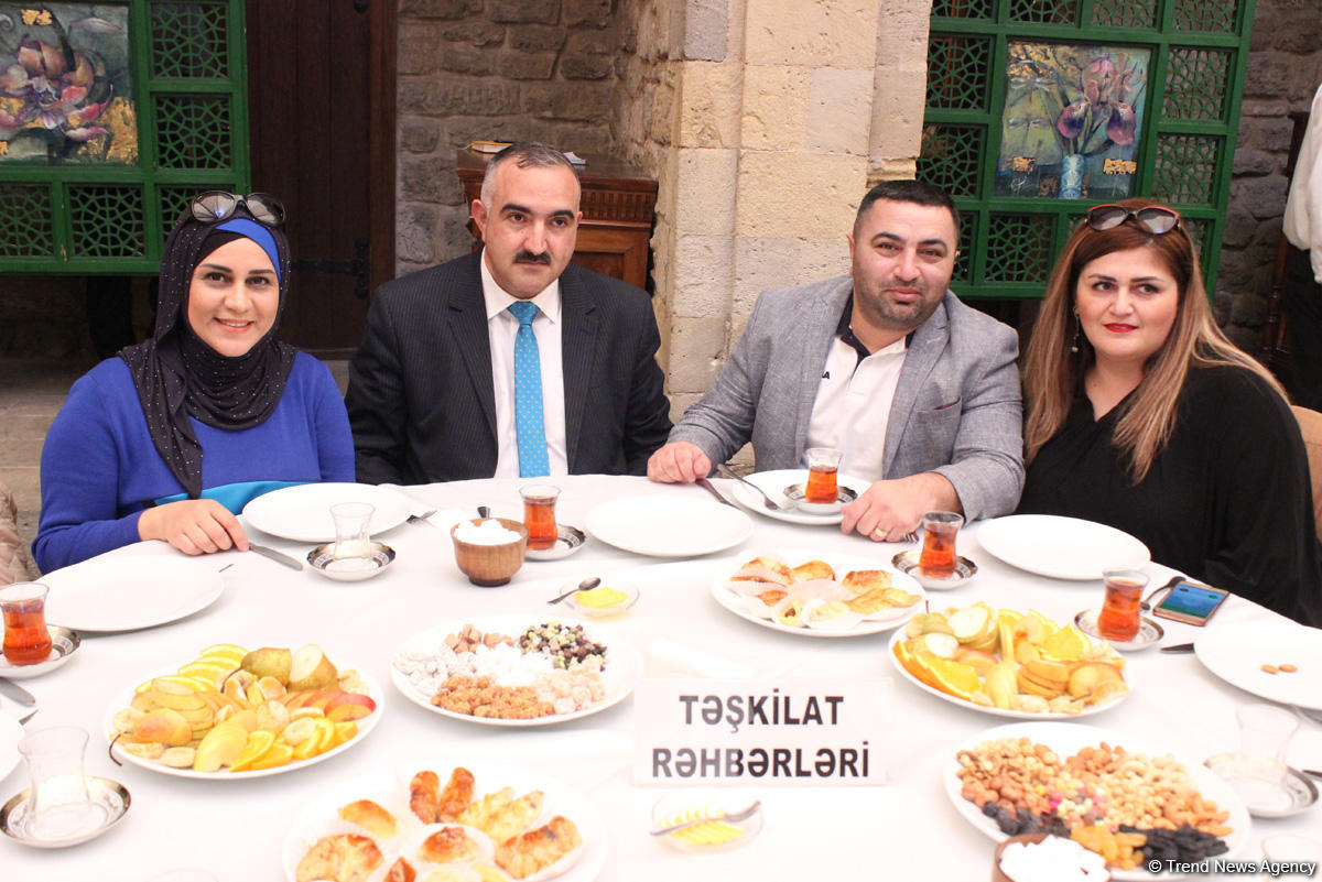 Азербайджанские женщины отмечают 8 марта (ФОТО)