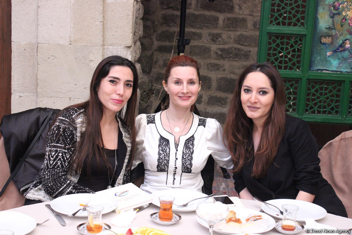 Азербайджанские женщины отмечают 8 марта (ФОТО)